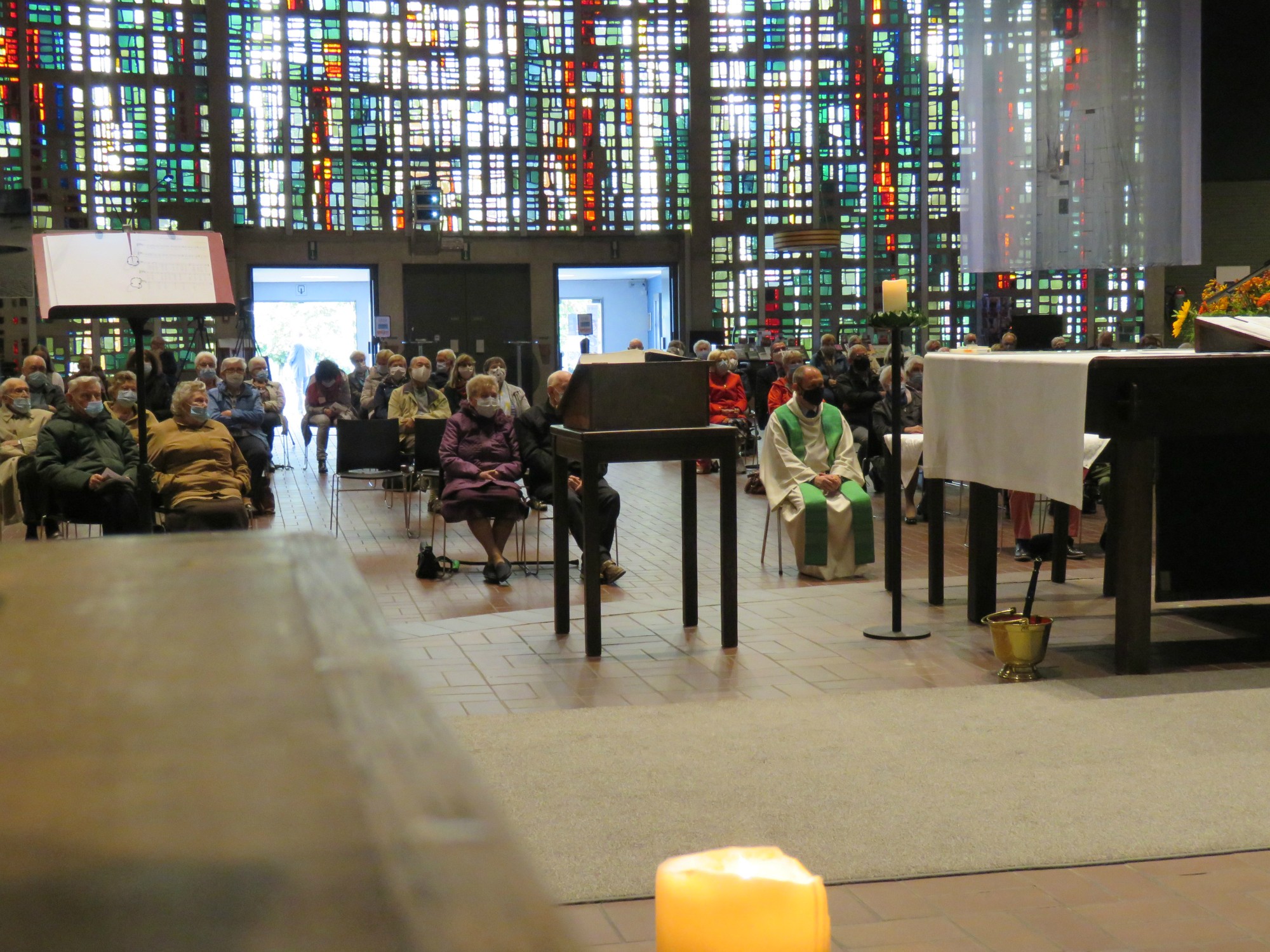 Afscheidsviering pastoor Herman Augustyns in de Sint-Anna-ten-Drieënkerk, Antwerpen Linkeroever